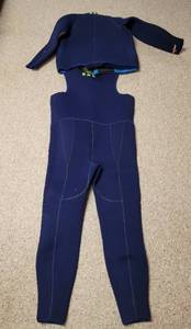 lot 77 image: Sea Quest 7mm Wet Suit XL