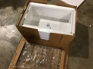 BOCCHI  Classico Farmhouse Apron Front Fireclay 30 in. Single Bowl Kitchen Sink with Bottom Grid and Strainer in White, Customer return, Review all pictures