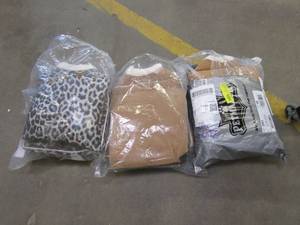lot 676 image: 3 Pack Cat Cubes- 2 Tan & 1 Cheetah Print (OPEN PACKAGING)