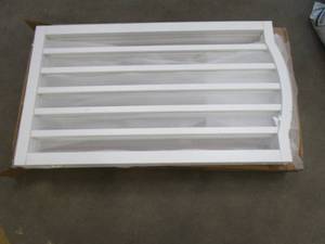 lot 726 image: PETMAKER Freestanding Pet Gate - Wooden Folding Fence for Doorways, Halls, Stairs & Home - 4 Panel - White - Scalloped Top (OPEN BOX)