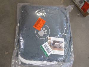 lot 753 image: Petmaker  Waterproof Pet Plush Throw Blanket in Gray (OPEN PACKAGING)