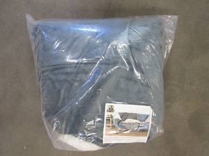 lot 754 image: Petmaker  Waterproof Pet Plush Throw Blanket in Gray (OPEN PACKAGING)