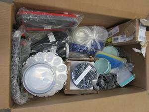 lot 764 image: Lot of Kitchen Housewares - Bowls, Utensils, Pans, & More (SEE PHOTOS)