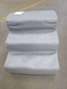 lot 724 image: PETMAKER High Density Foam Pet Stairs 3 Steps with Machine Washable Zippered Removable Micro-Fiber Cover(80-PET6022), Light Gray (OUT OF PACKAGING)