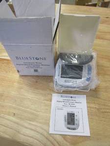 lot 799 image: Bluestone Digital Wrist Blood Pressure Monitor, Adult (80-5103) (OPEN BOX)