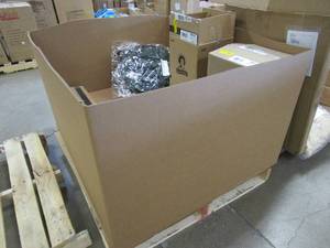 lot 818 image: Gaylord of Holiday Storage Bags (UNKNOWN AMOUNT, SOLD AS IS)