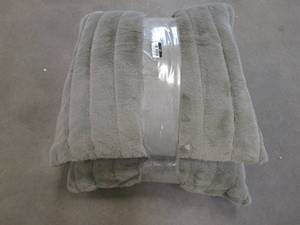 lot 876 image: 2 Pack Gray Decorative Pillows (OUT OF PACKAGING)