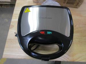 lot 901 image: Chef Buddy  3-in-1 750-Watt Black Panini Press with Removable Plates (OPEN BOX)