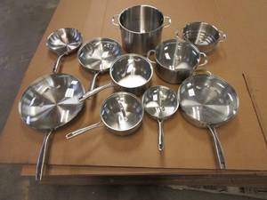 lot 177 image: Mueller Pots and Pans Set 17-Piece, Ultra-Clad Pro Stainless Steel Cookware Set, Ergonomic and EverCool Stainless Steel Handles (SLIGHT SCRATCH & DENT, SLIGHTLY USED))