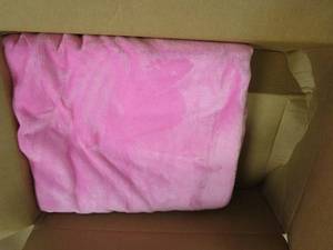 lot 227 image: Pink Throw Blanket (UNKNOWN SIZE)
