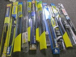 lot of 14 windshield wipers...