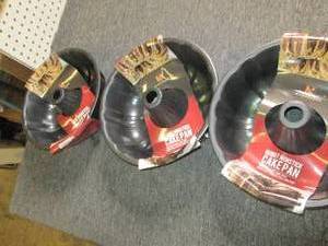 3 new bundt nonstick cake pans...
