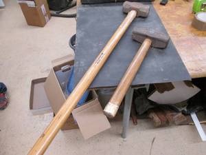 lot 206 image: Truper 8lb Mallet with hickory hand...
