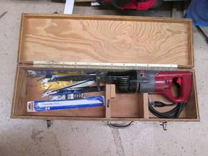 lot 209 image: Vintage Milwaukee electric Sawzall ...