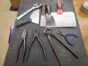 lot 215 image: Heavy duty linesman pliers, forging...
