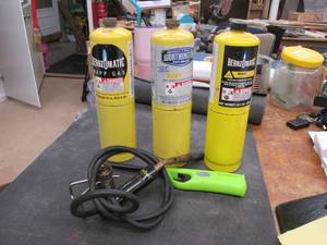 lot 266 image: (3) cans of map gas, torch head and...