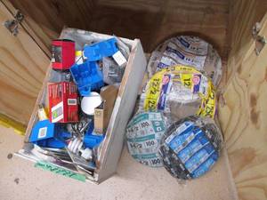 lot 284 image: Huge Assortment of indoor and outdo...