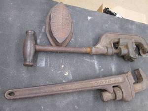 lot 302 image: Antique GTD Pipe cutter, Ridgid 18 ...