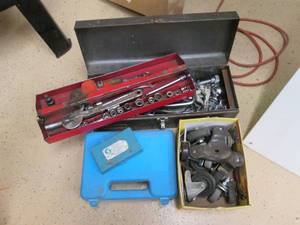 lot 20 image: Metal toolbox full of assorted Wren...