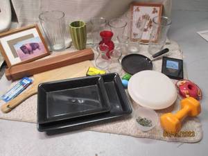 lot 27 image: Lot of vases and kitchen items...