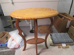 lot 31 image: Wood end table top is 18 x 26 and ...