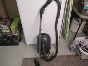lot 32 image: Royal precision vacuum cleaner...