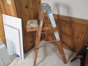 lot 38 image: Keller 6 foot wooden step ladder...