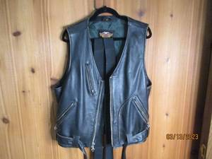 lot 48 image: XL Harley Davidson vest and suspend...
