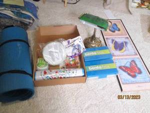 lot 59 image: Yoga mat, decor and Bento Boxes, ne...