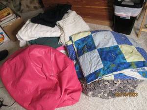 lot 64 image: Beanbag chair, quilts and blankets...