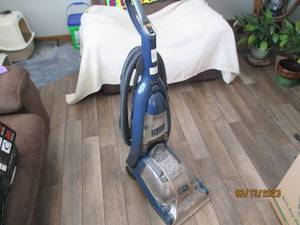 lot 71 image: Royal carpet extractor...