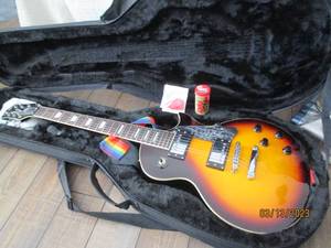 lot 76 image: Jay Turser electric guitar. Very go...