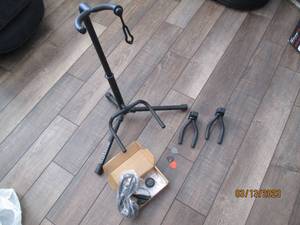 lot 77 image: Structure guitar stand, wallount an...