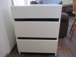 lot 96 image: Dresser top is 24 x17...