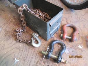 lot 118 image: Ammo box with chain and hooks...