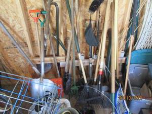 lot 131 image: Lot of shovels garden tools post ho...