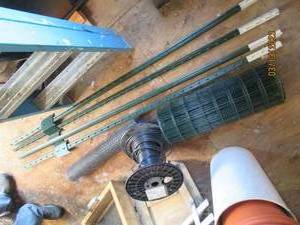lot 136 image: Chicken wire metal fence coaxial ca...