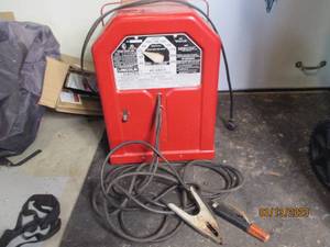 lot 138 image: Lincoln Electric welder with access...