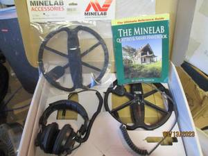 lot 148 image: Safari metal detector accessory kit...
