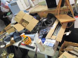 lot 175 image: Table top full of garage randoms...