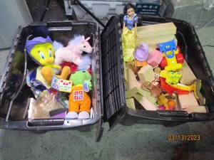 lot 191 image: 2 Tubs of toys...