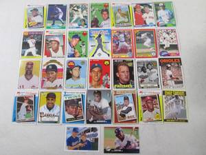 lot 4 image: 30 Baseball Hall Of Fame Cards...