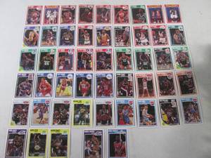 lot 29 image: 50 1989-90 Fleer Basketball Cards...