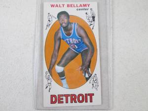 lot 30 image: 1969 - 70 Topps Walt Bellamy Card...