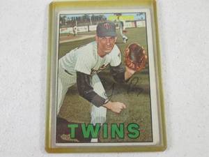 lot 58 image: 1967 Topps Jim Perry Card...