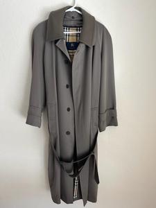 Mens Burberry Trench Coat (42 R) w Liner