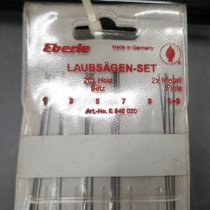 lot 14 image: New coping saw with blades