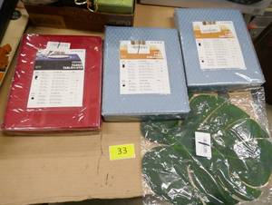 lot 33 image: 3 New tablecloths and pack of 20 placemats