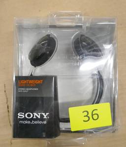lot 36 image: Sony headphones