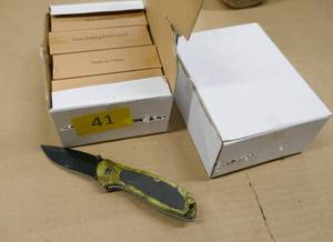 lot 41 image: 24 Camo pocket knives